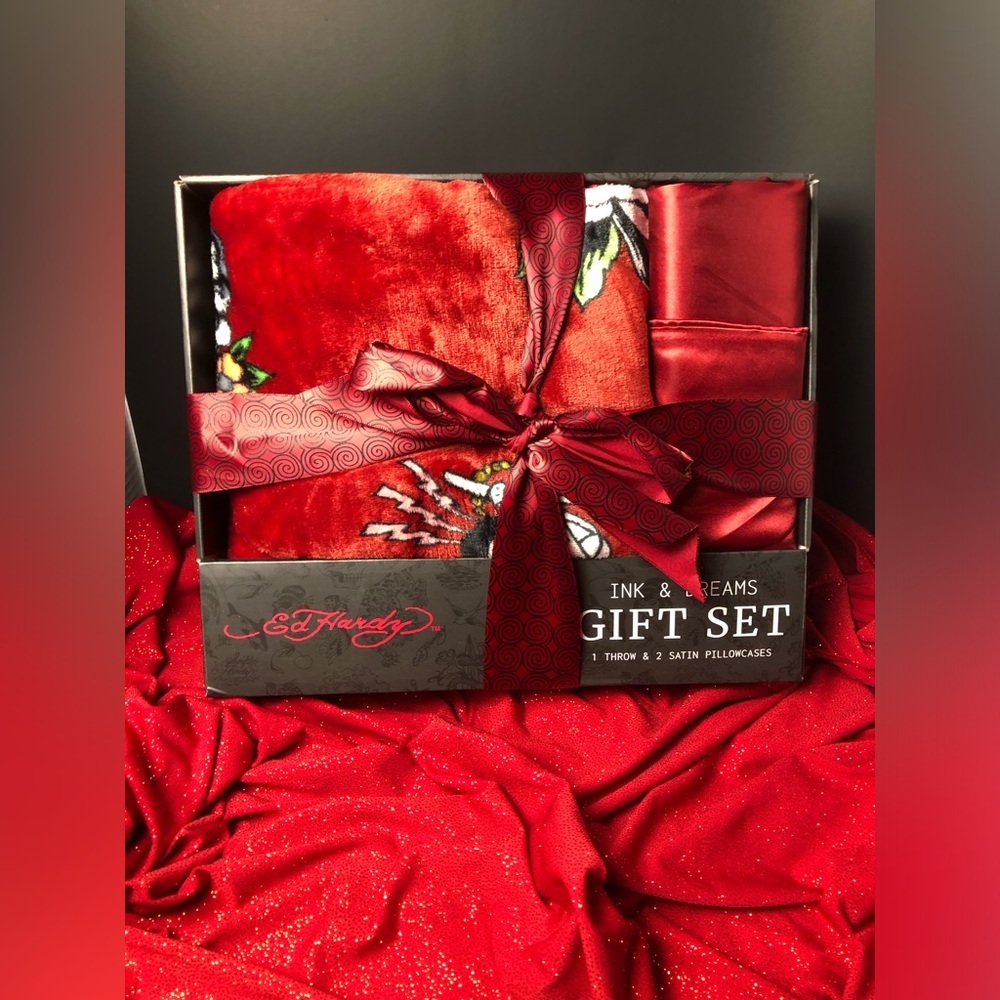 Ed Hardy Red Blanket and Pillowcase Set